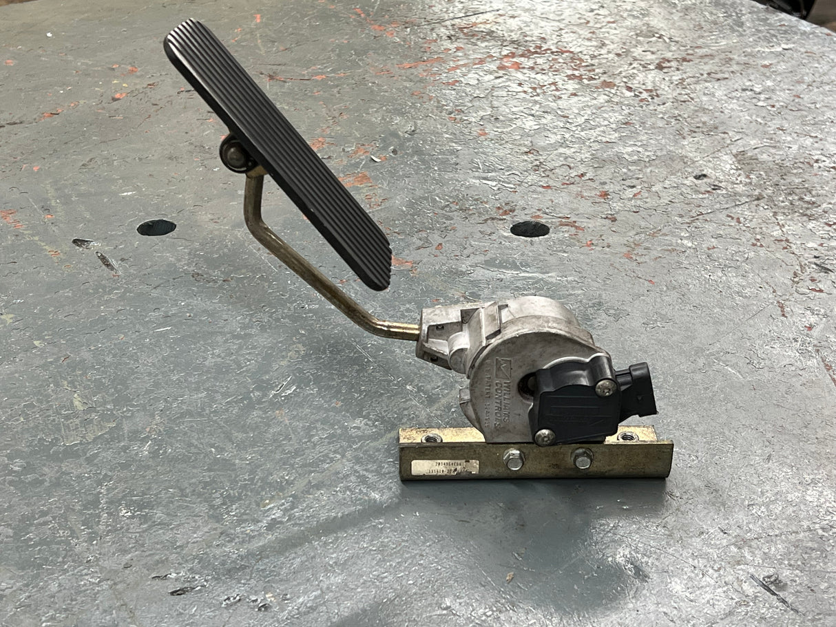 International Electronic Pedal Assembly 2034954C91 w/Throttle Body Sensor 408468