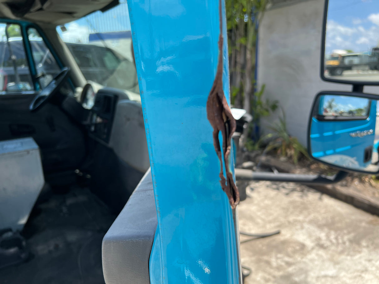 2009 International 4400 SBA CAB SET-BACK-AXLE