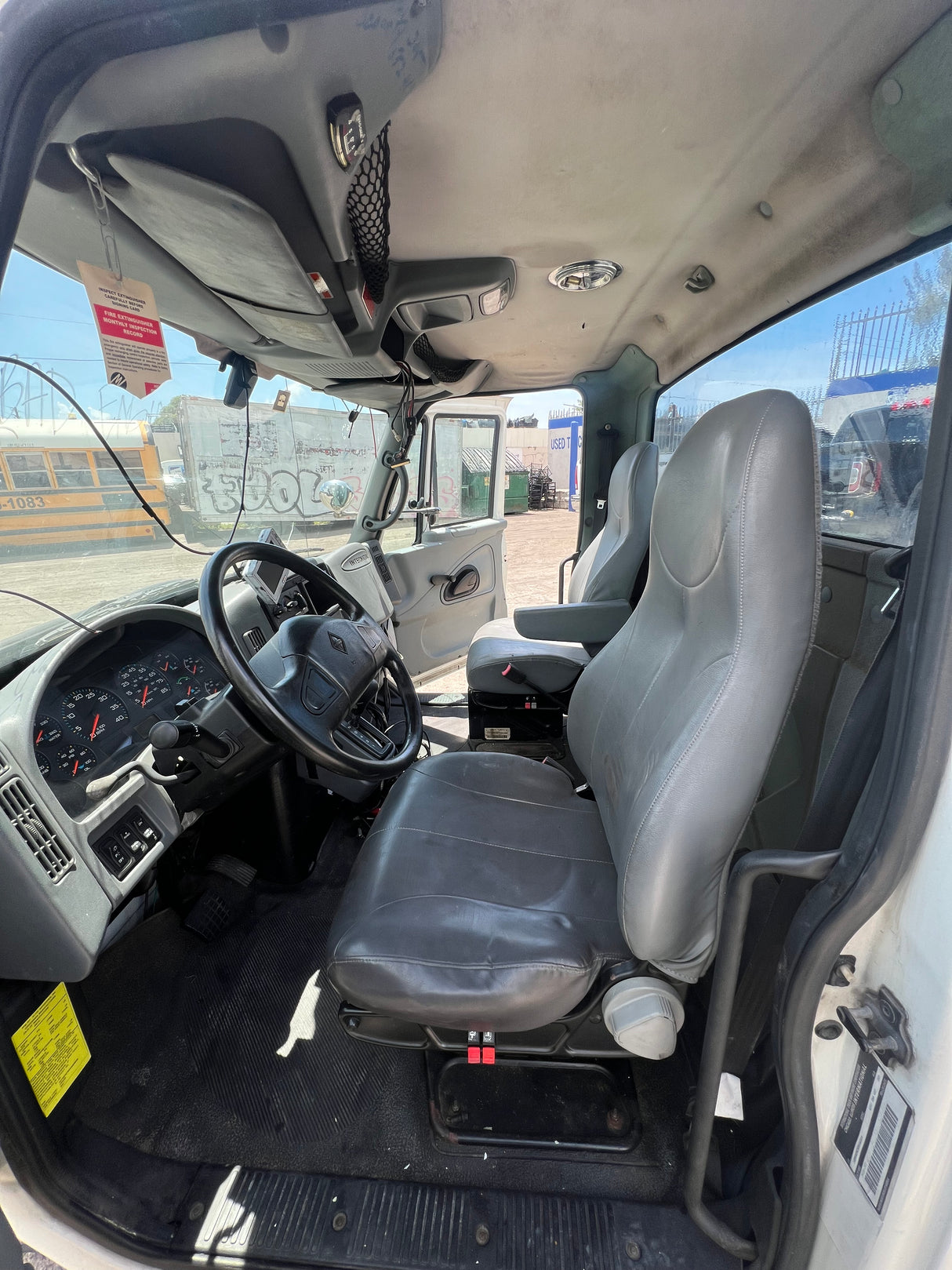 2004 International 4200 SBA - SET-BACK-AXLE Cab