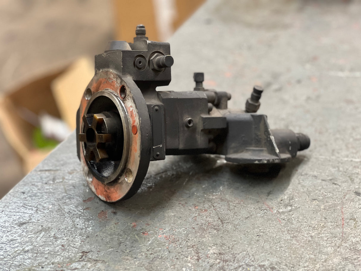 Cummins N14 Fuel Pump Part # 3090942RX, 3074318-00 w/ Filter Base Part # 153338, FITS N14/M11/L10/QSM