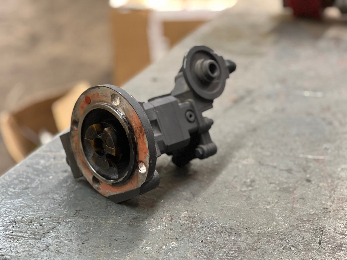 Cummins N14 Fuel Pump Part # 3090942RX, 3074318-00 w/ Filter Base Part # 153338, FITS N14/M11/L10/QSM