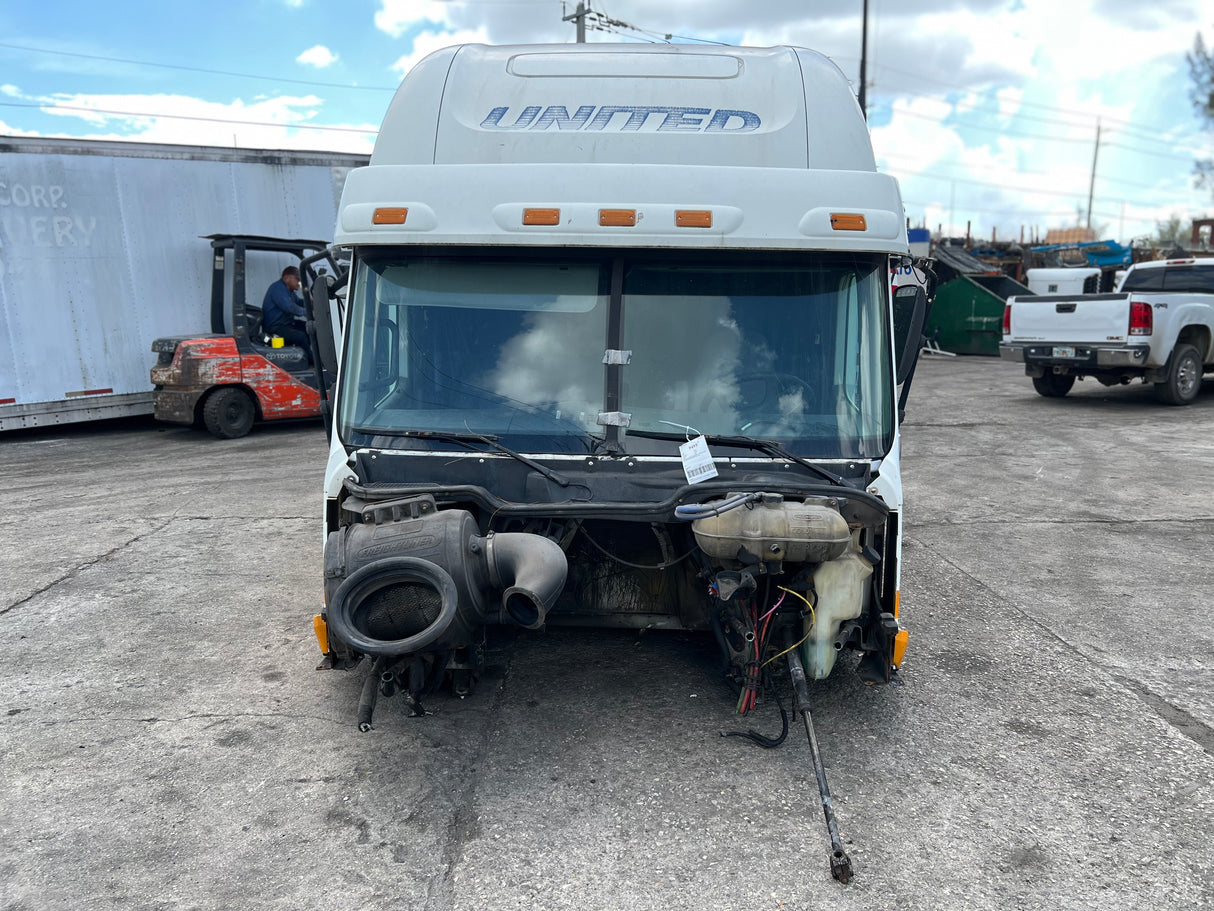 2004 Freightliner Columbia 120 Conventional CAB