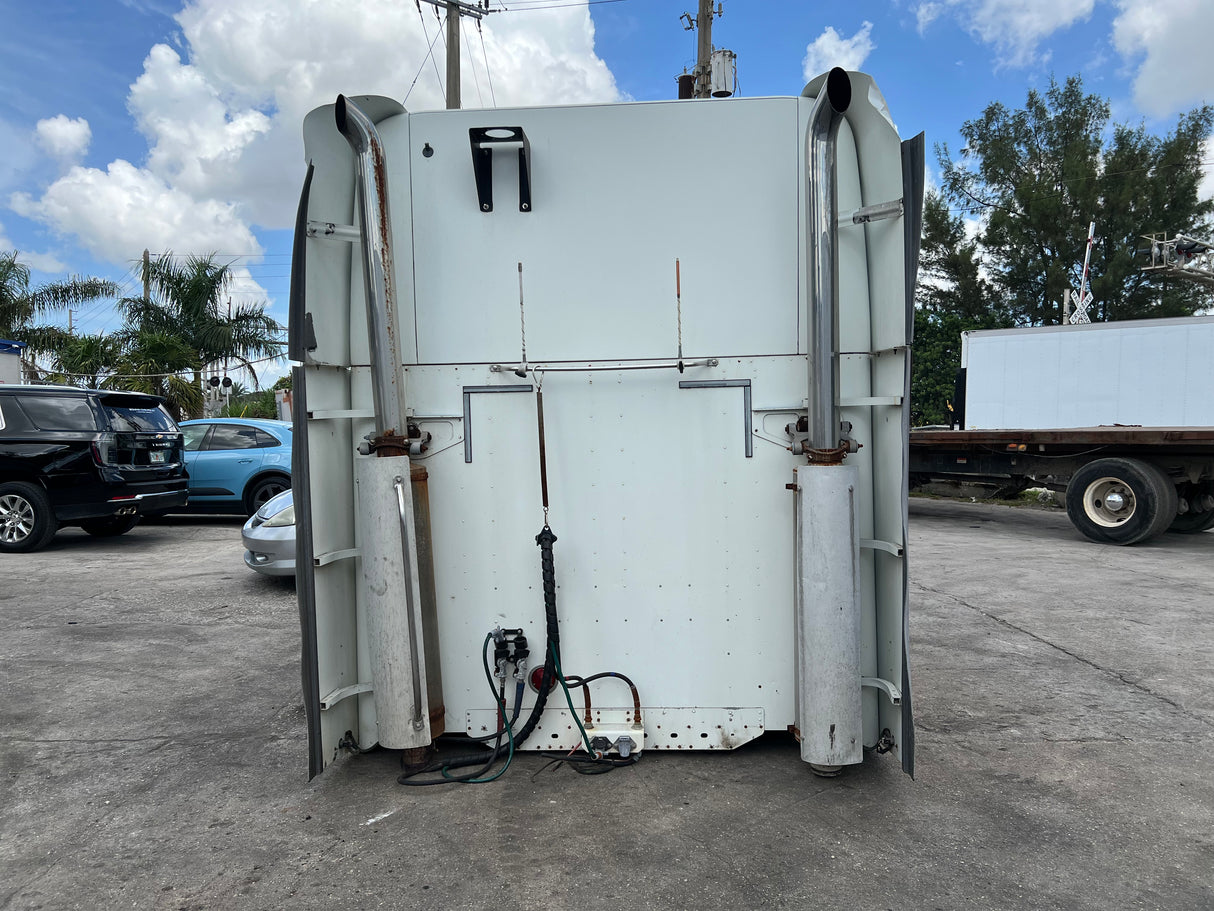 2004 Freightliner Columbia 120 Conventional CAB