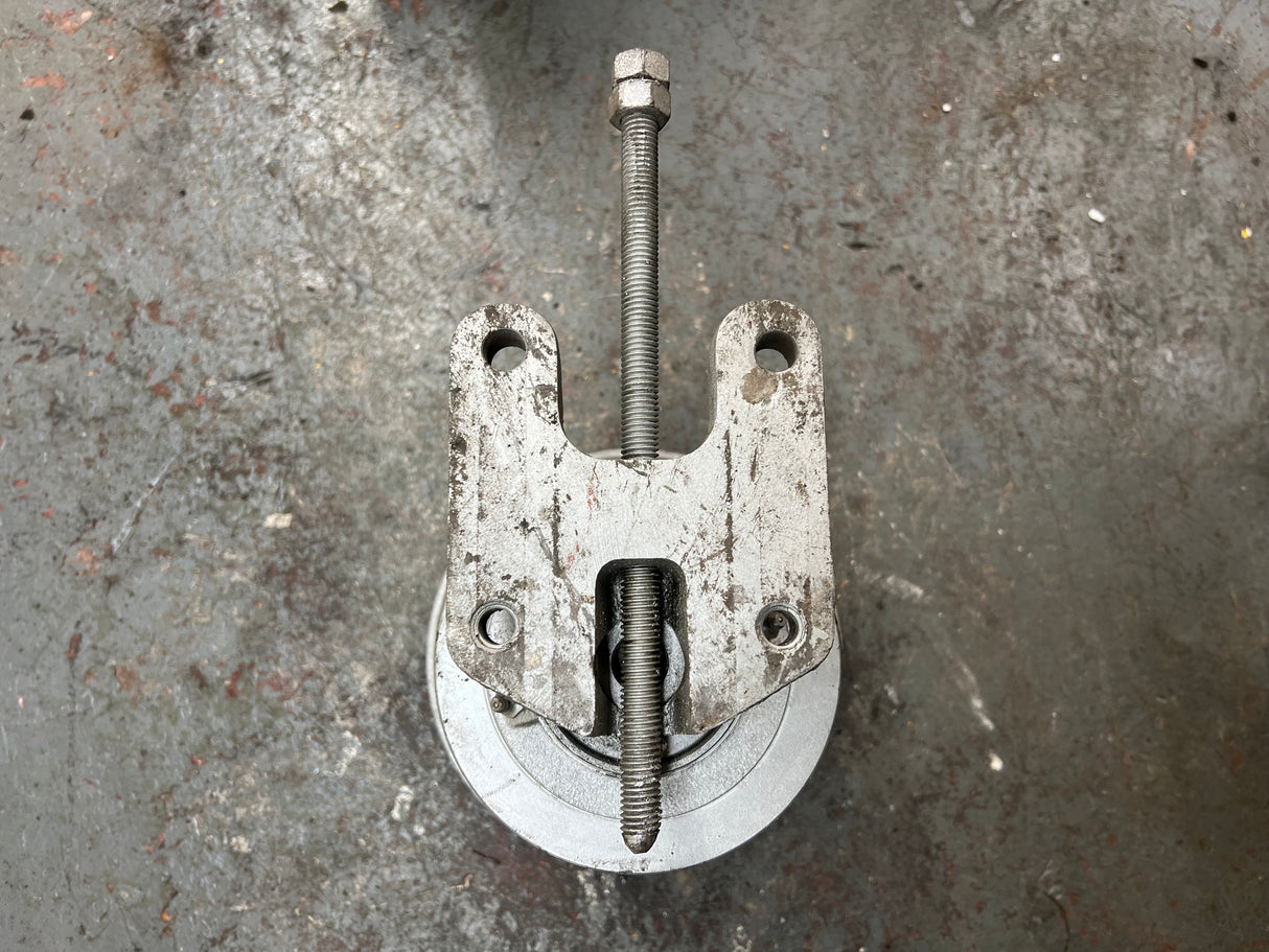 SCHWITZER Viscous Fan Clutch 660 Series P/N 189176, Mounting Base P/N 38513, Pulley P/N 87737