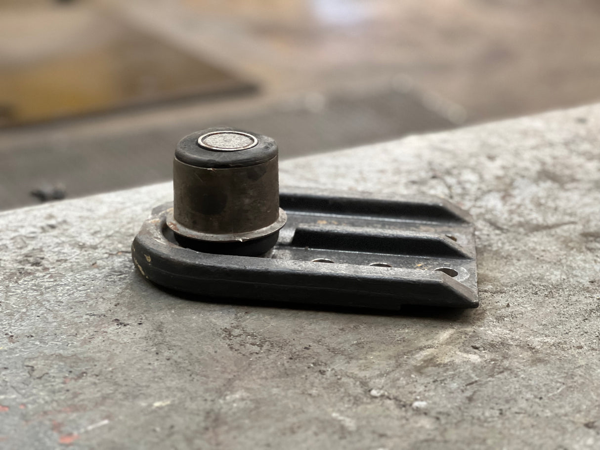 Volvo Diesel Engine Mount A1200089-007