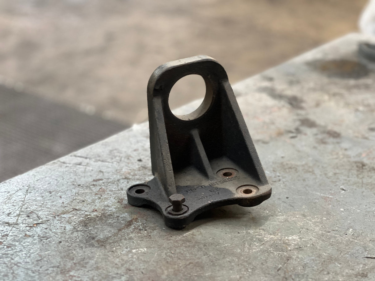 Chevy / GM Rear Engine Mounting Bracket Part # 15729277