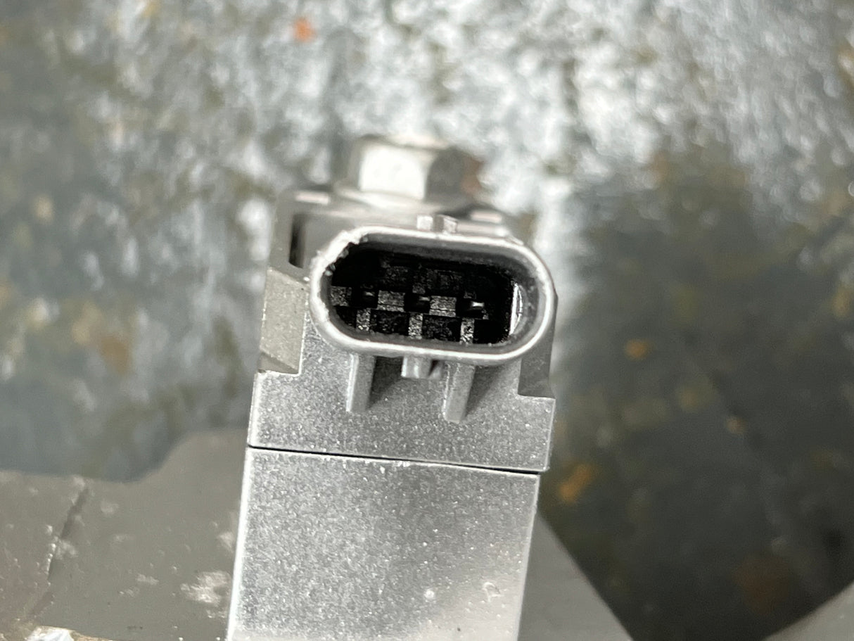 Mercedes MBE4000 Turbo Connection Air Tube w/ Pressure Sensor