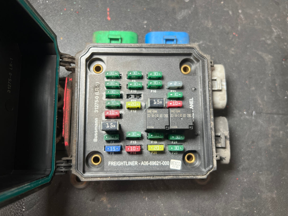Freightliner A06-69621-000 Fuse Pane