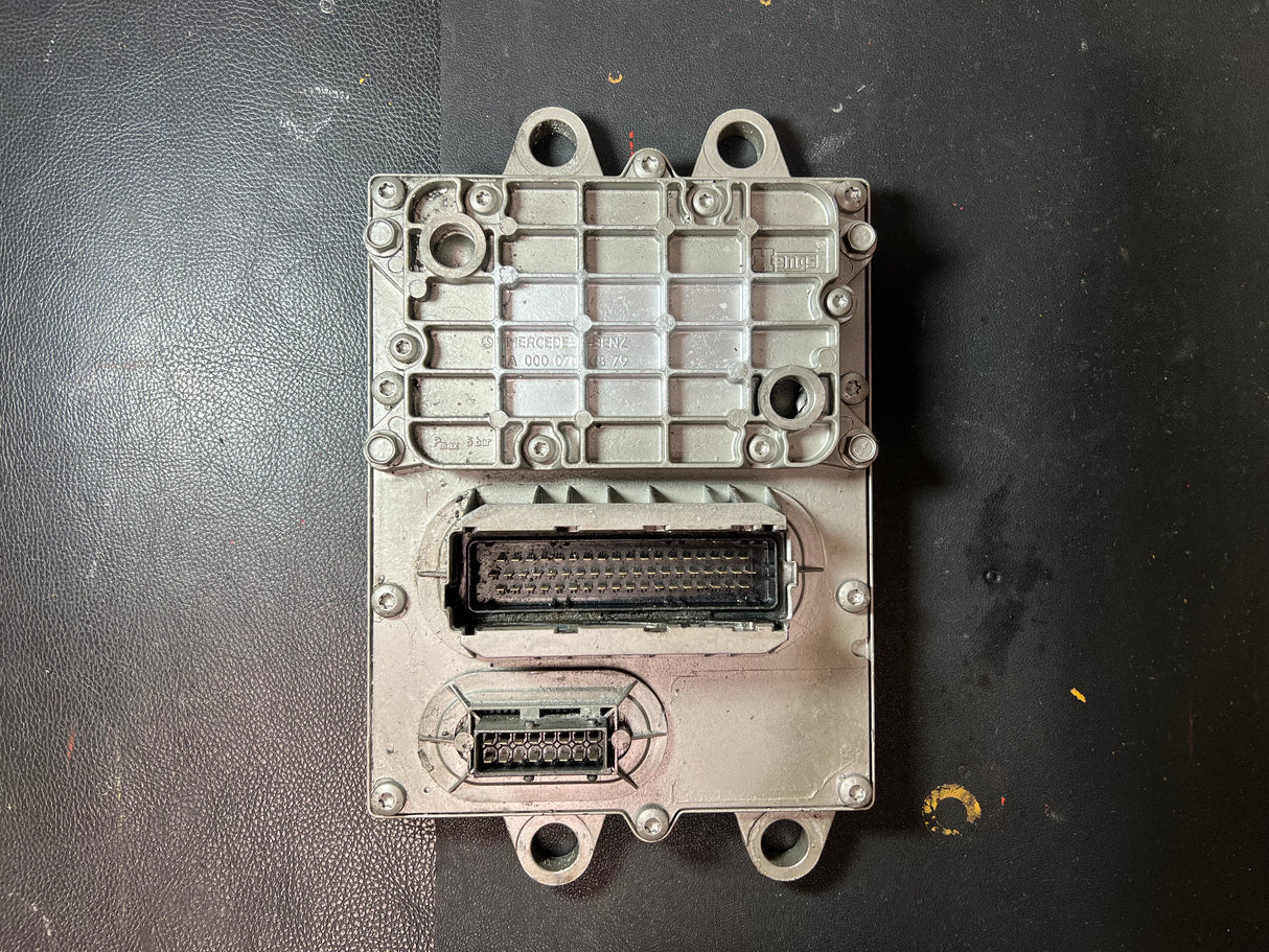 Mercedes OM460LA Engine Control Module (ECM) A 000 070 08 79