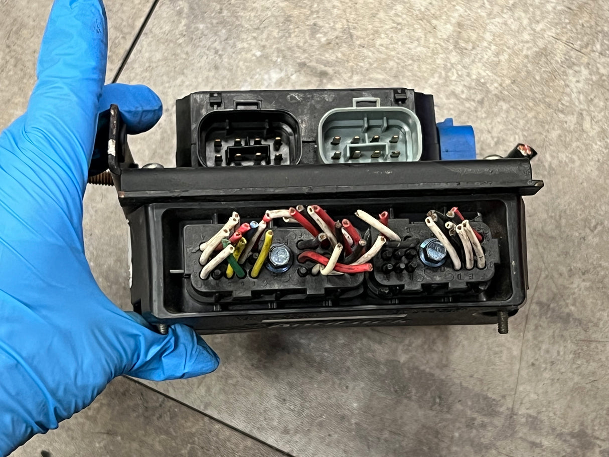 Bendix AntiLock ABS Module w/Fuse Box Part # 5010167-R00