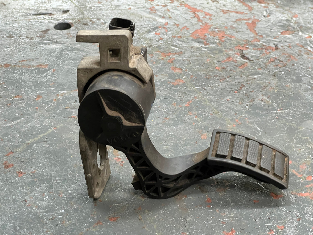 2006 Volvo Accelerator Pedal 133667