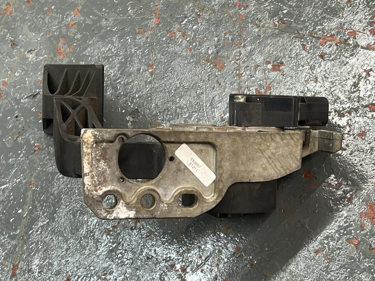 2006 Volvo Accelerator Pedal 133667