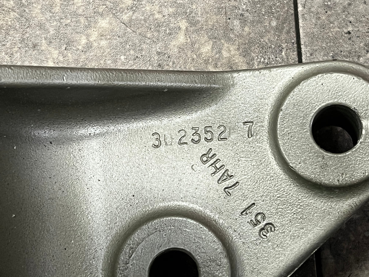 Freightliner Coronado Radiator Mounting Bracket 05-27000-000