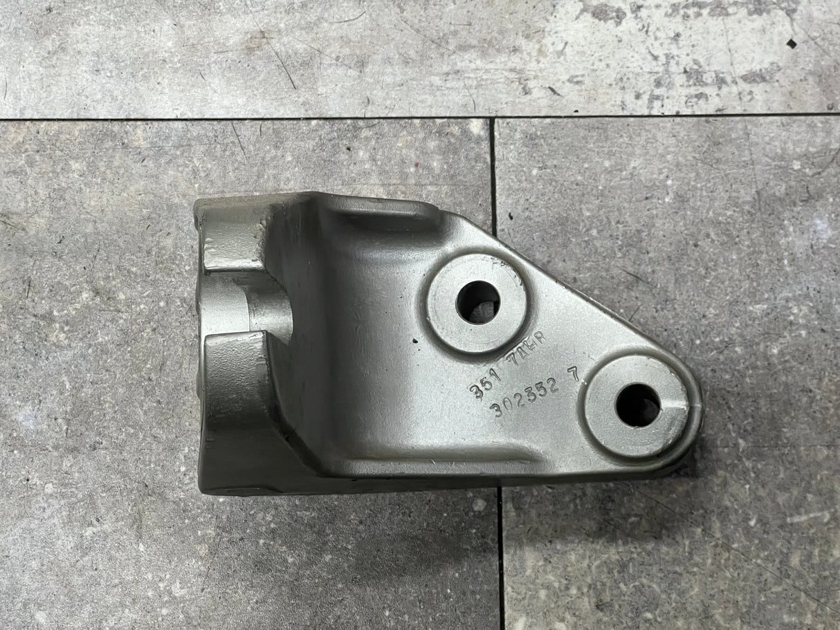 Freightliner Coronado Radiator Mounting Bracket 05-27000-001