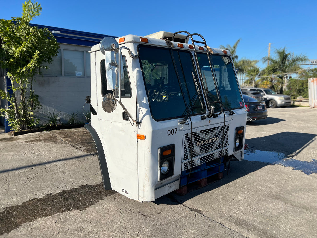 2007 Mack LE613 Forward Low Cab, 600 Series