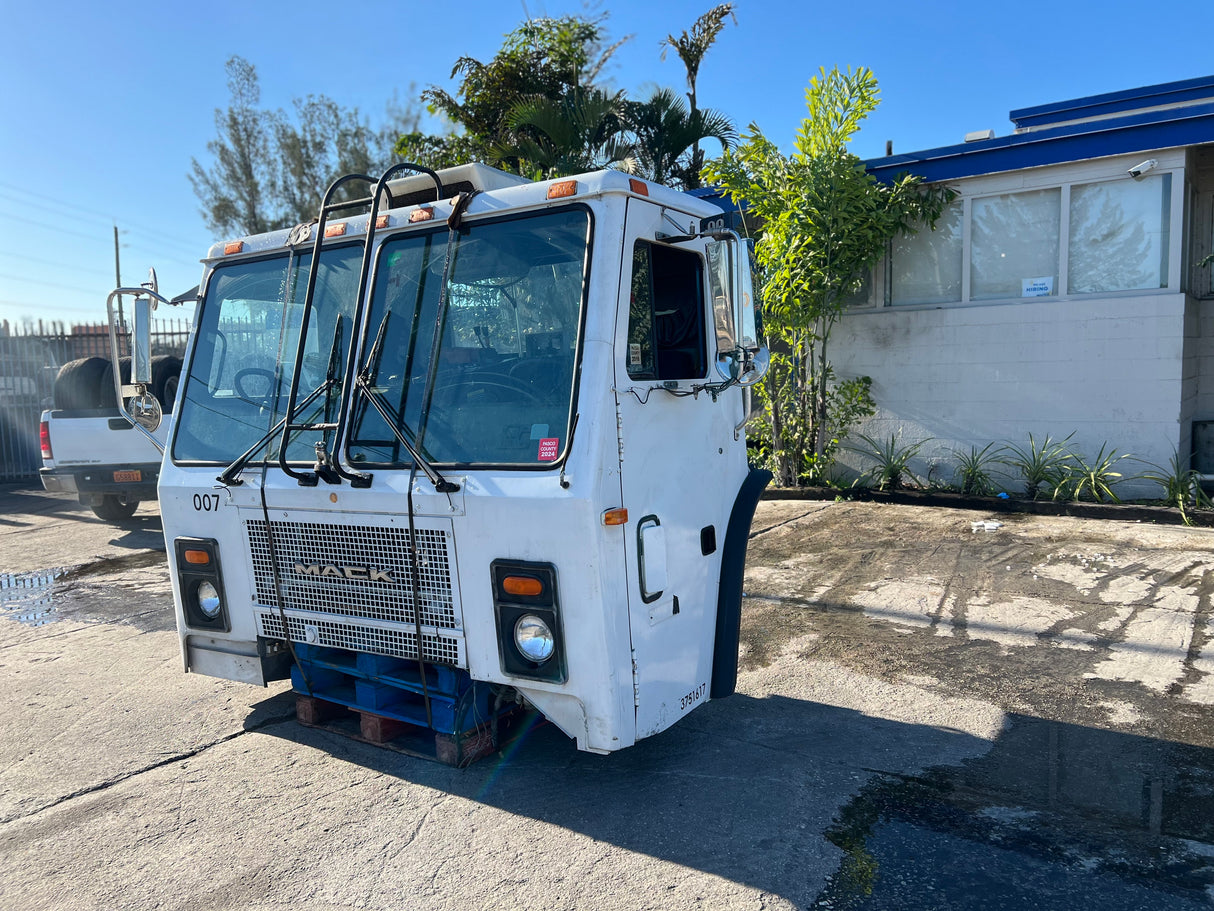 2007 Mack LE613 Forward Low Cab, 600 Series