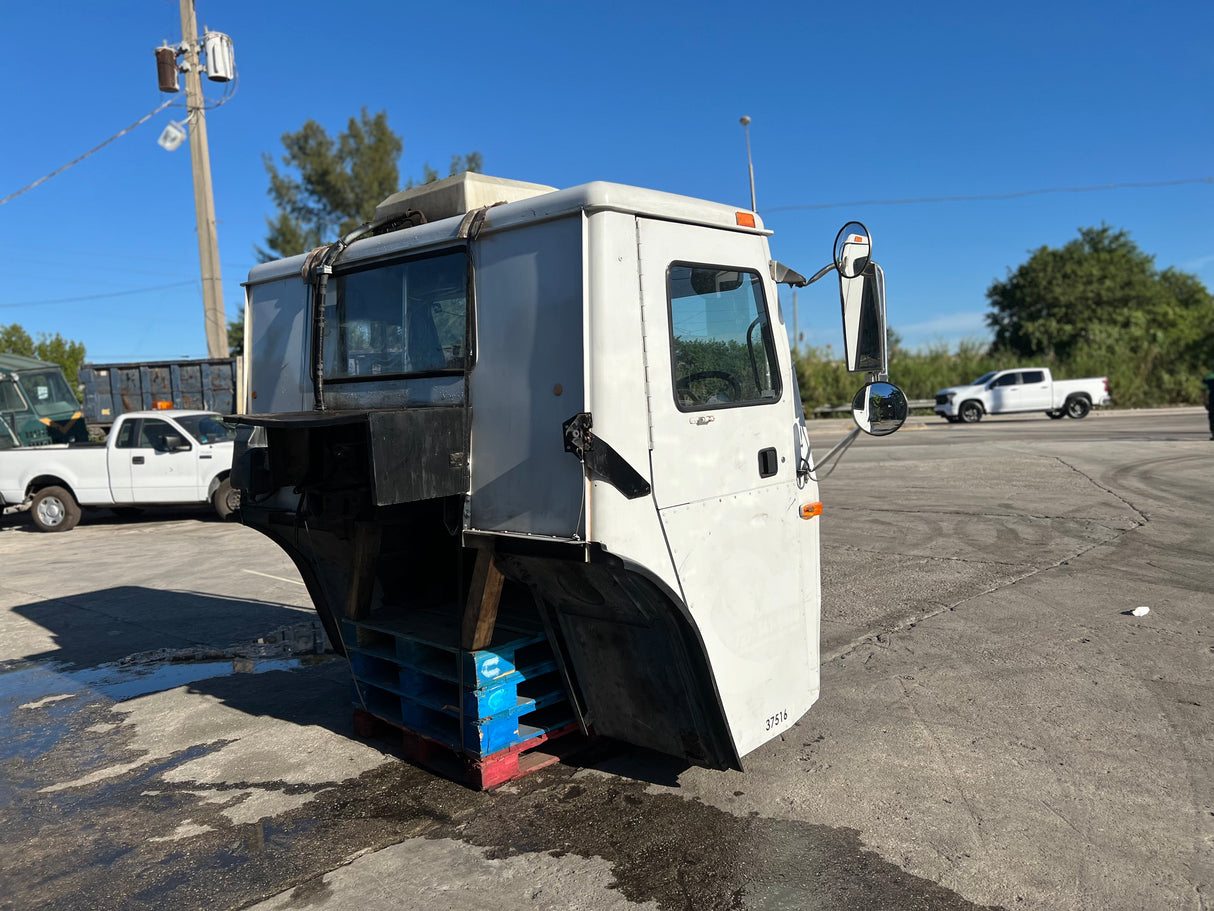 2007 Mack LE613 Forward Low Cab, 600 Series