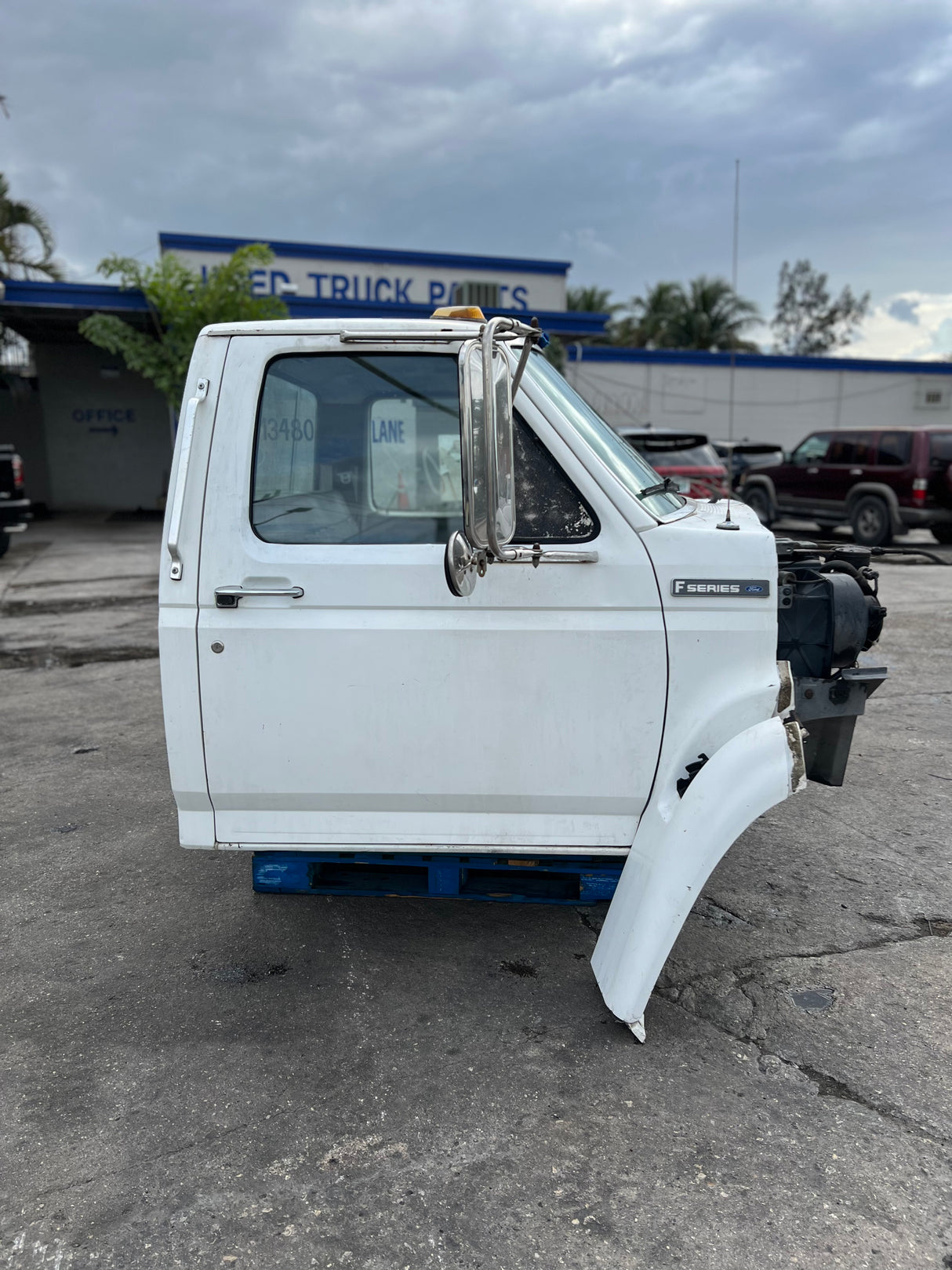 1997 Ford F800 Low Profile Option Conventional Cab