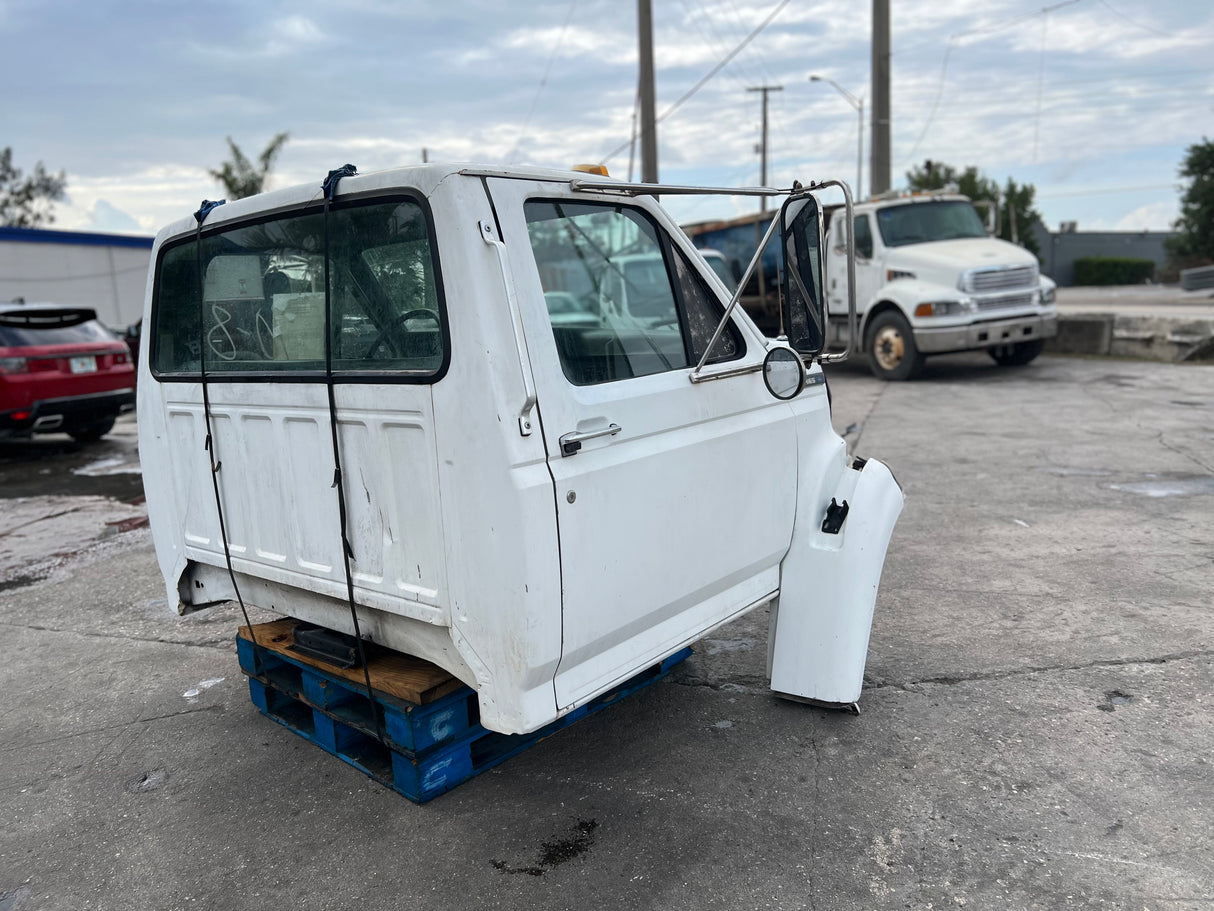 1997 Ford F800 Low Profile Option Conventional Cab
