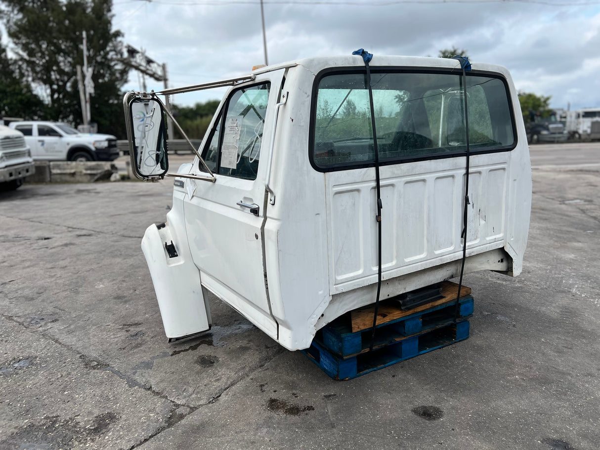 1997 Ford F800 Low Profile Option Conventional Cab