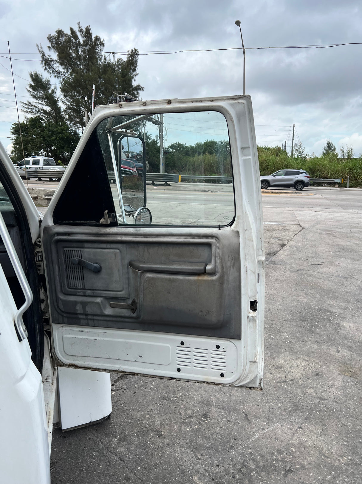 1997 Ford F800 Low Profile Option Conventional Cab