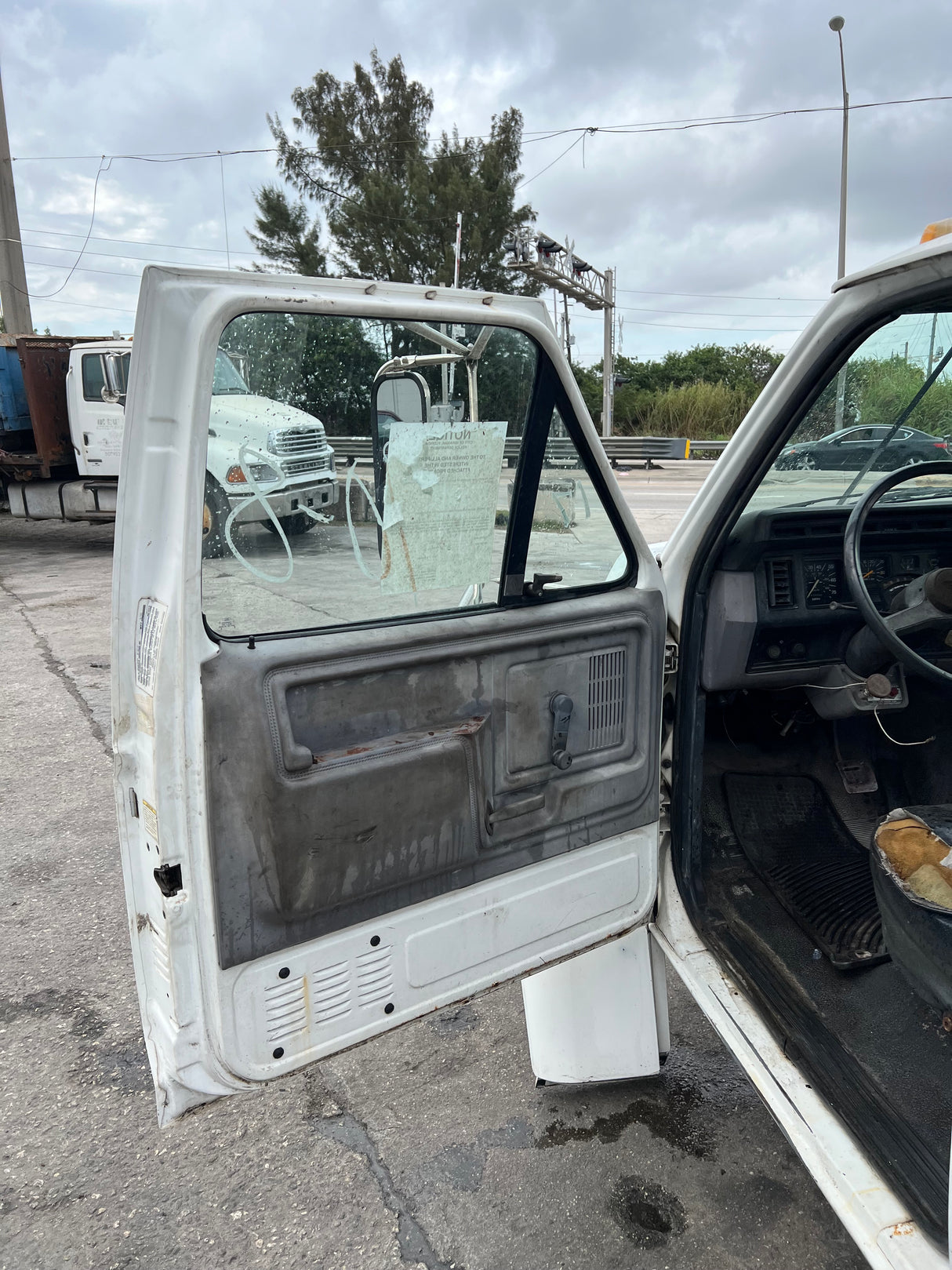 1997 Ford F800 Low Profile Option Conventional Cab