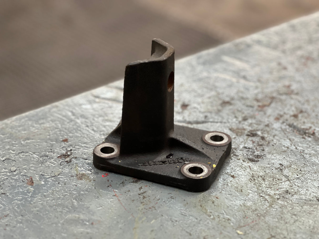 OEM International DT466E Engine Mount Part # 3532953C1