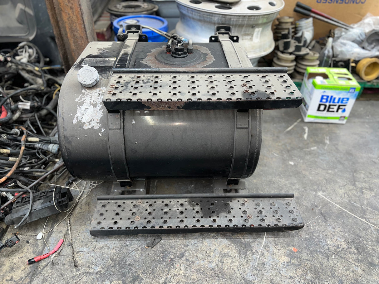 INTERNATIONAL 50G D-STY LSM (SVC) FUEL TANK WITH STEPS
