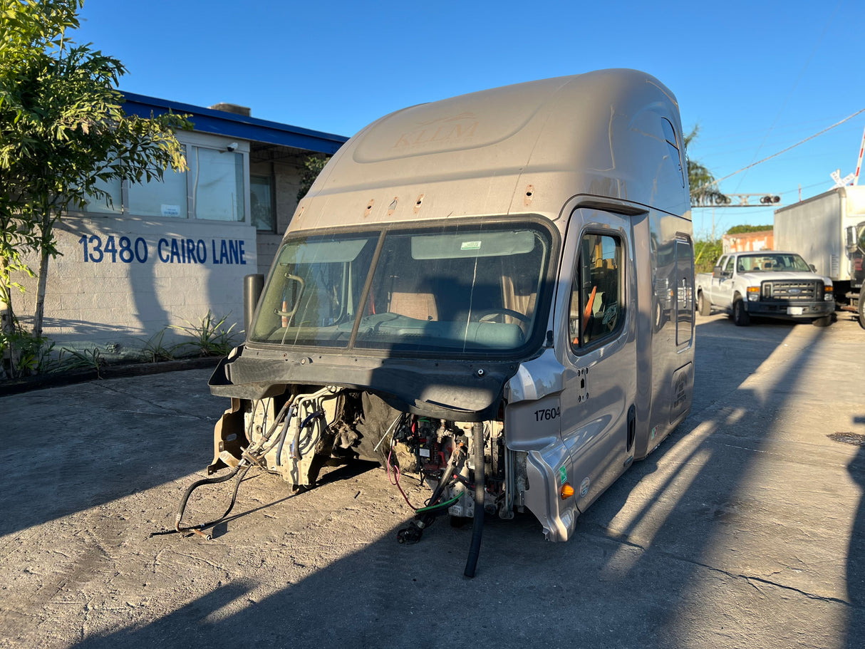2016 Freightliner Cascadia 125 High Roof Sleeper CAB Shell