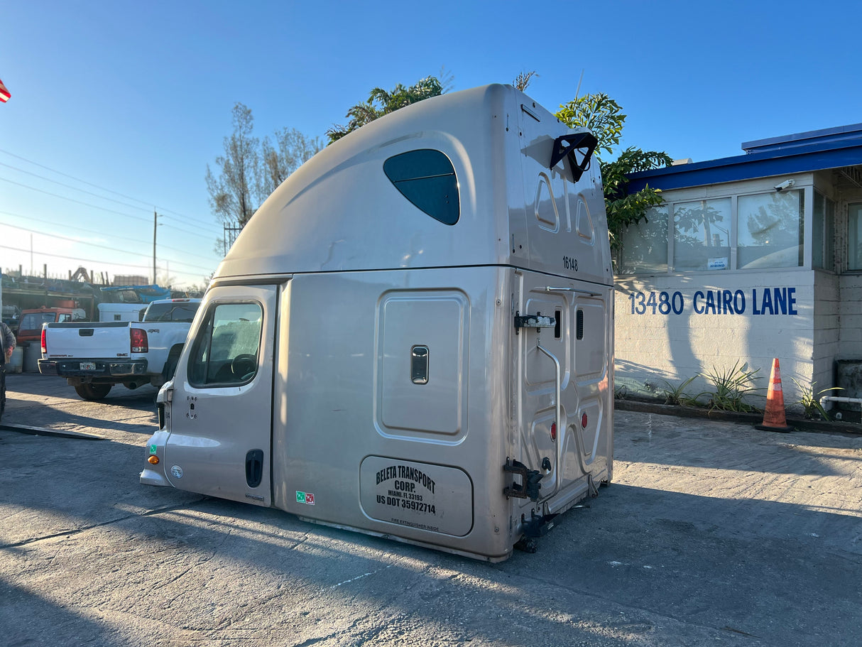 2016 Freightliner Cascadia 125 High Roof Sleeper CAB Shell