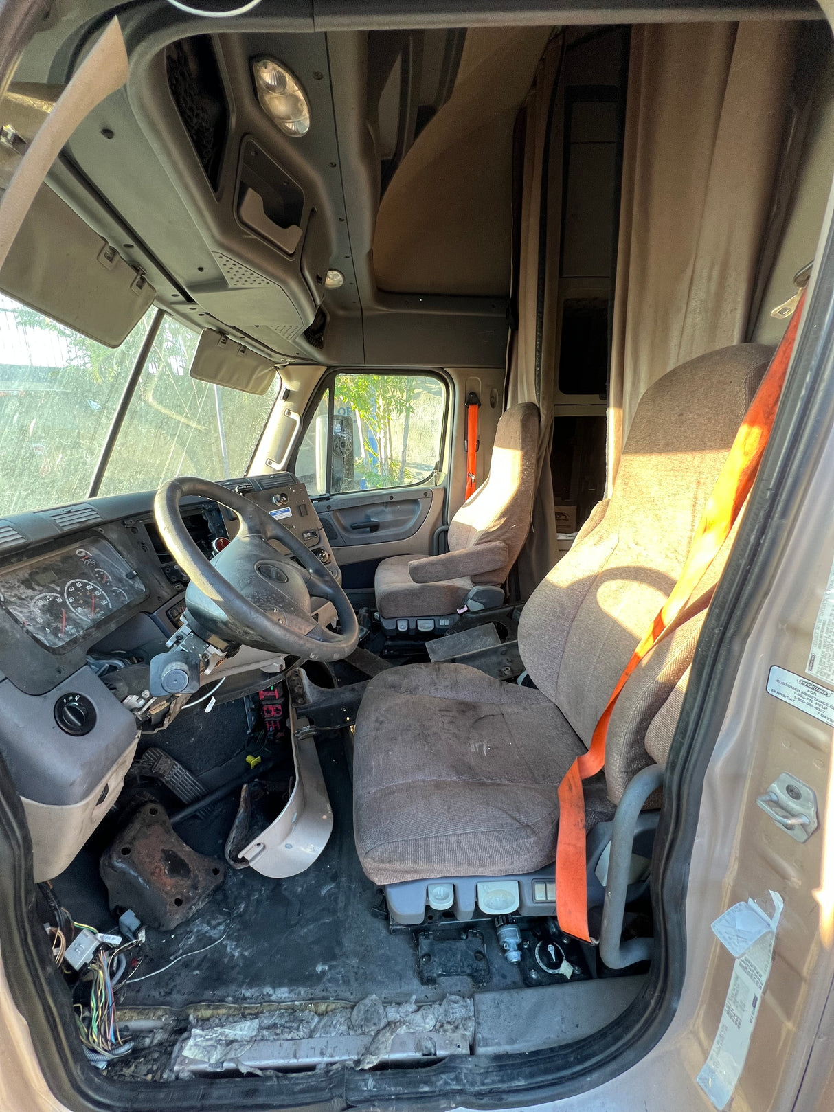 2016 Freightliner Cascadia 125 High Roof Sleeper CAB Shell