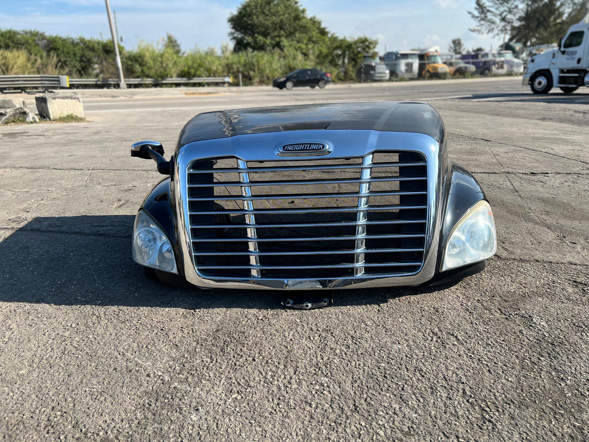 2013 Freightliner Cascadia 125 Hood