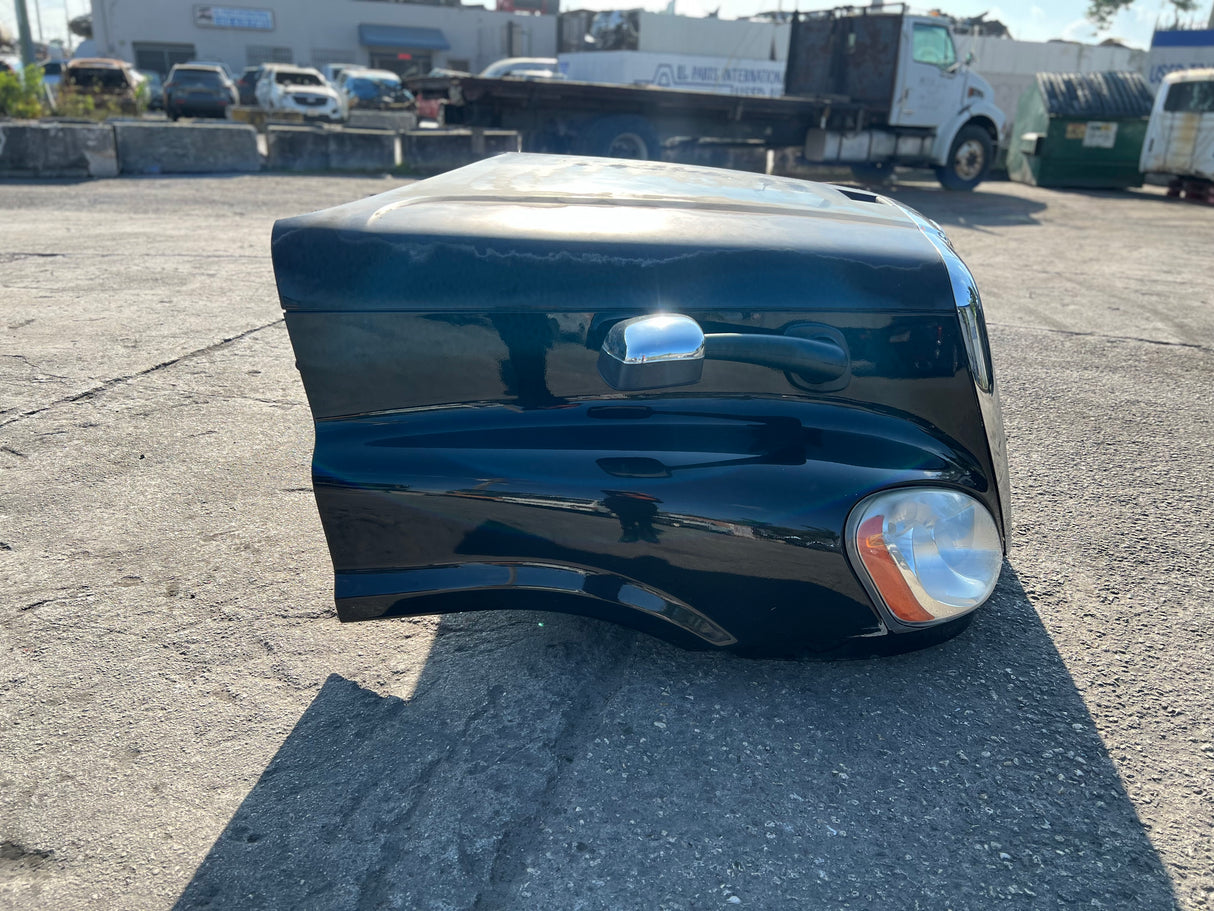 2013 Freightliner Cascadia 125 Hood