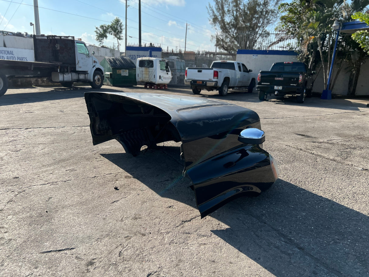 2013 Freightliner Cascadia 125 Hood