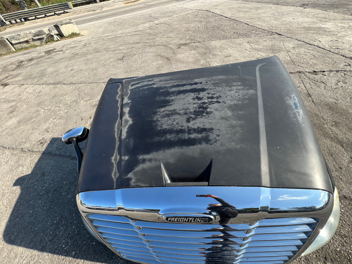 2013 Freightliner Cascadia 125 Hood