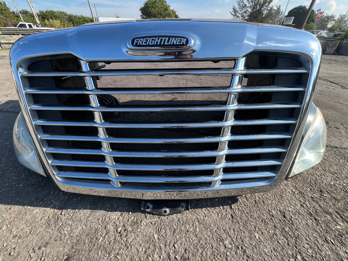 2013 Freightliner Cascadia 125 Hood