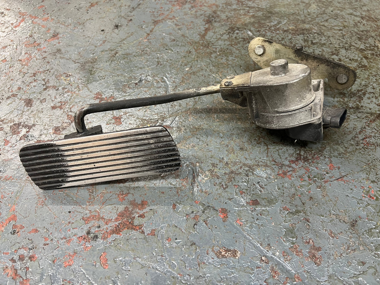 International Accelerator Pedal Part # 1680379C92 w/ TPS Part # 2028213C92