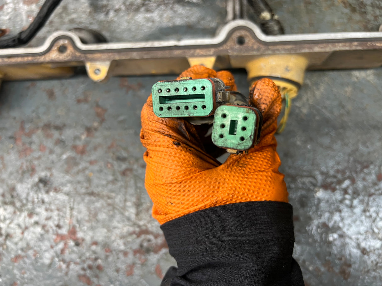 OEM Caterpillar C15 Valve Cover Spacer / Rocker Arm Housing 304-3313