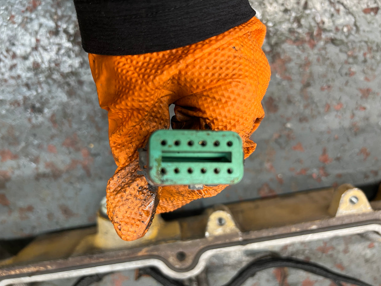 OEM Caterpillar C15 Valve Cover Spacer / Rocker Arm Housing 304-3313