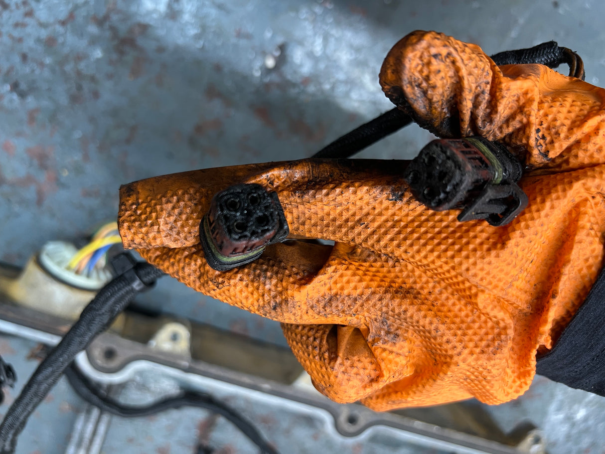 OEM Caterpillar C15 Valve Cover Spacer / Rocker Arm Housing 304-3313