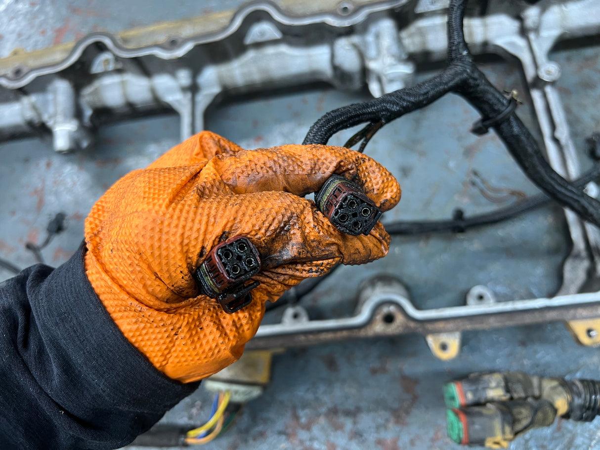 OEM Caterpillar C15 Valve Cover Spacer / Rocker Arm Housing 304-3313