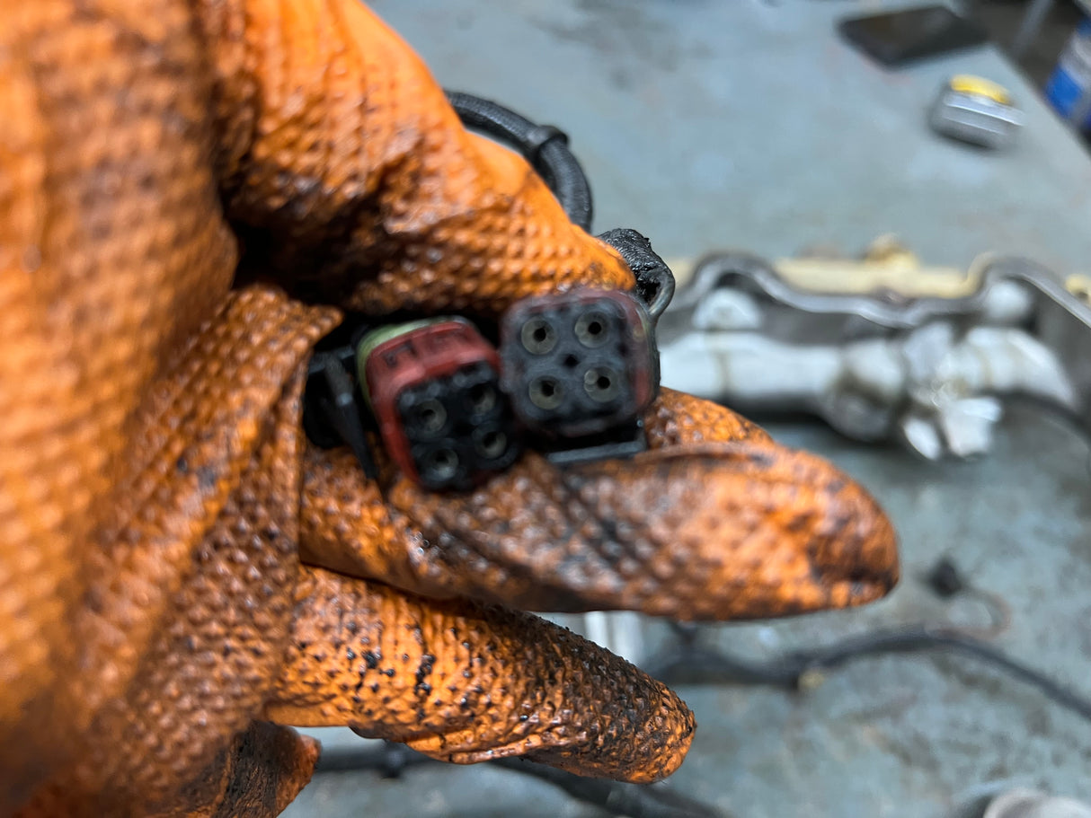 OEM Caterpillar C15 Valve Cover Spacer / Rocker Arm Housing 304-3313