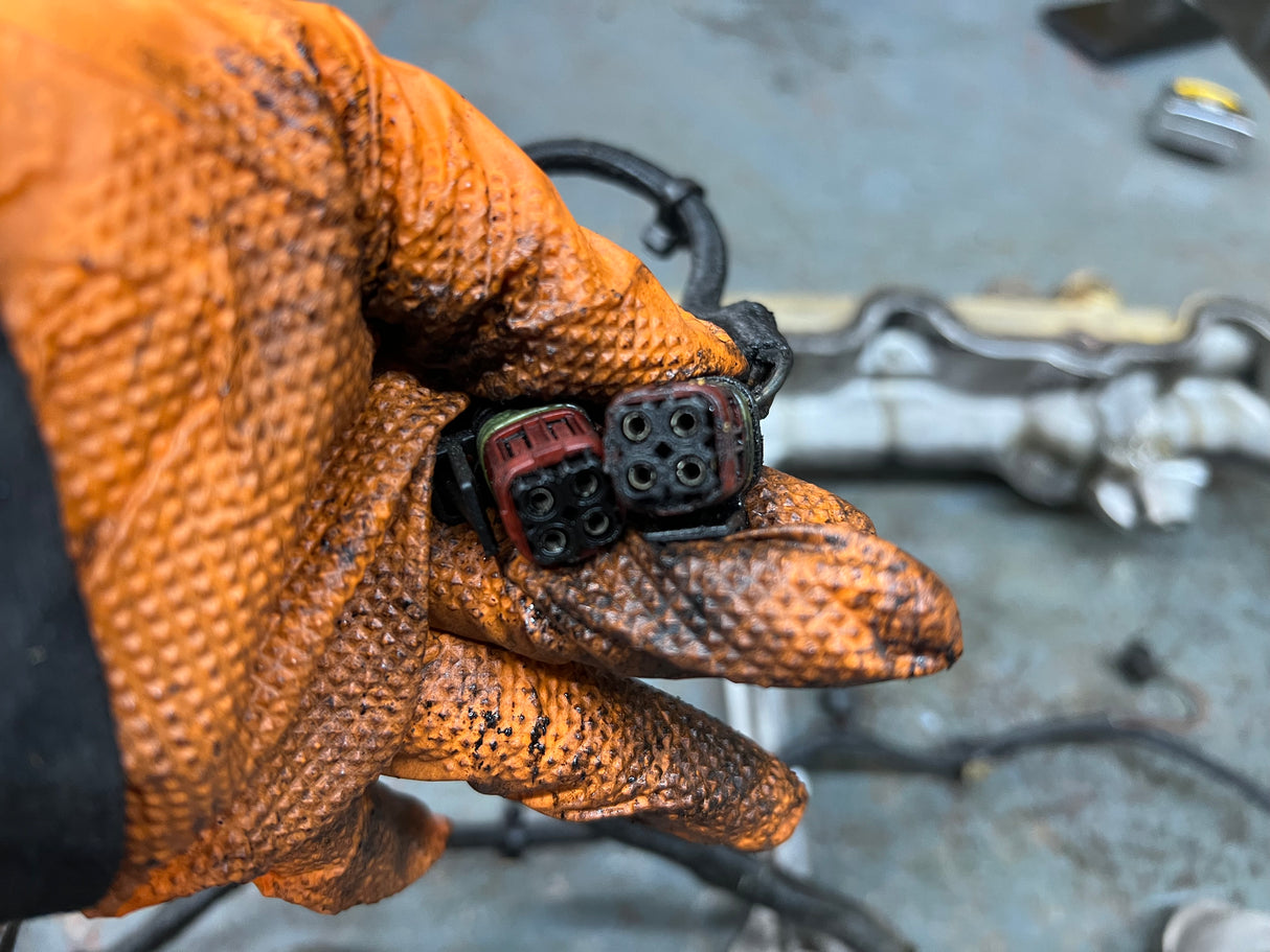 OEM Caterpillar C15 Valve Cover Spacer / Rocker Arm Housing 304-3313