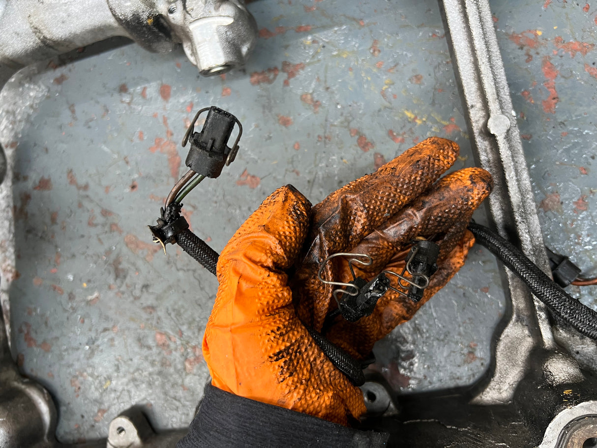 OEM Caterpillar C15 Valve Cover Spacer / Rocker Arm Housing 304-3313