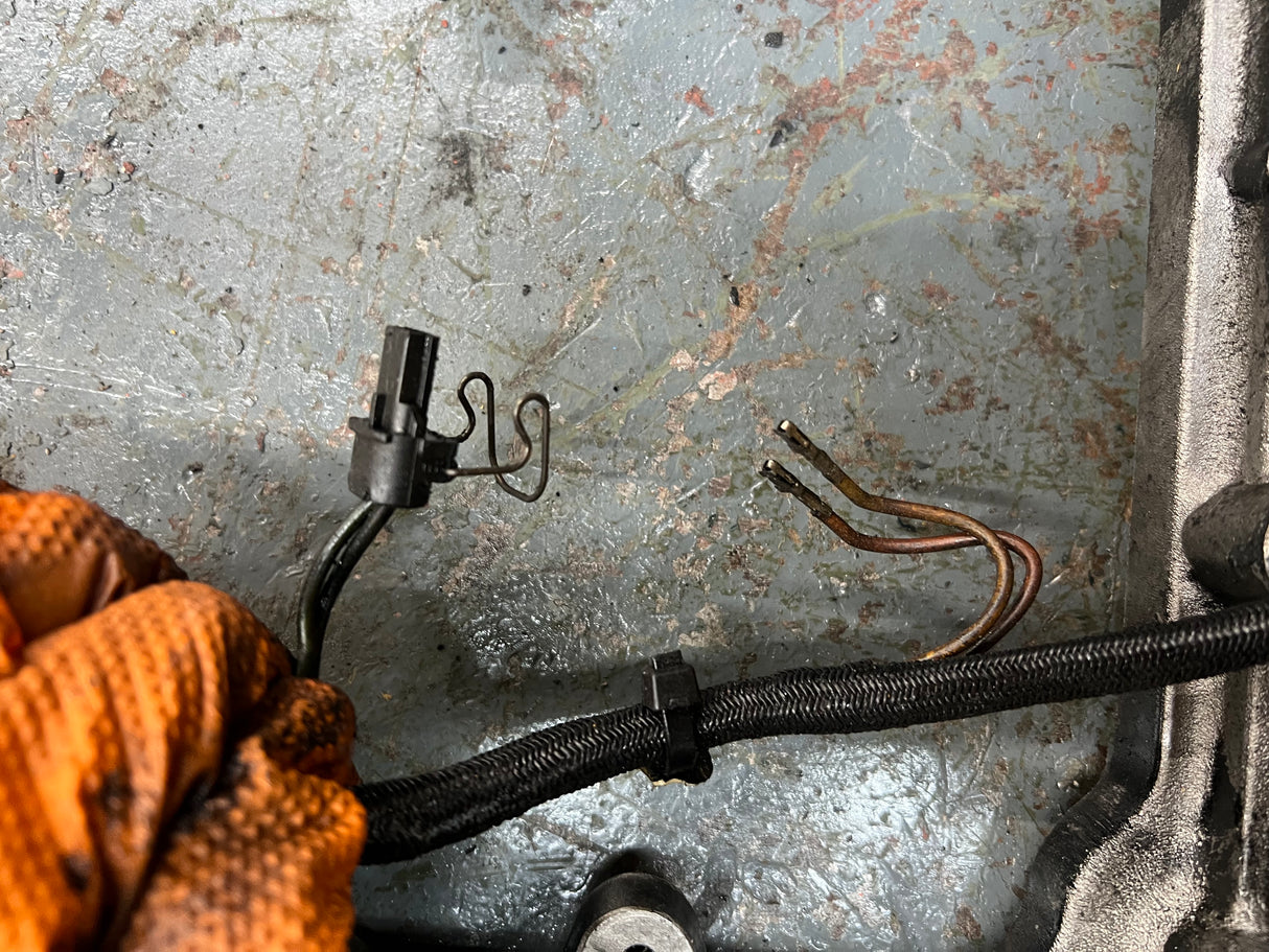 OEM Caterpillar C15 Valve Cover Spacer / Rocker Arm Housing 304-3313