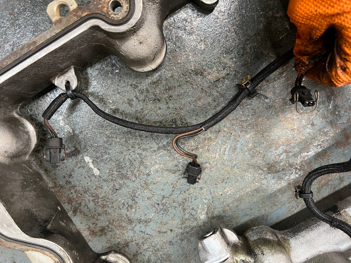 OEM Caterpillar C15 Valve Cover Spacer / Rocker Arm Housing 304-3313