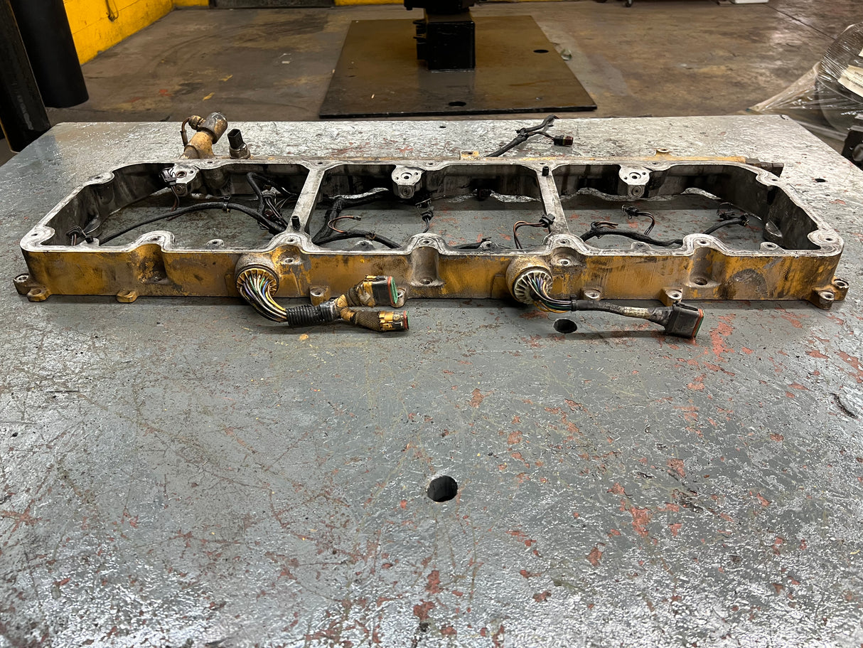 OEM Caterpillar C15 Valve Cover Spacer / Rocker Arm Housing 304-3313