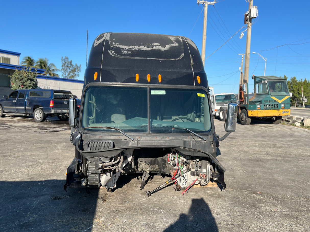 2013 Freightliner Cascadia 125 Conventional Sleeper Cab
