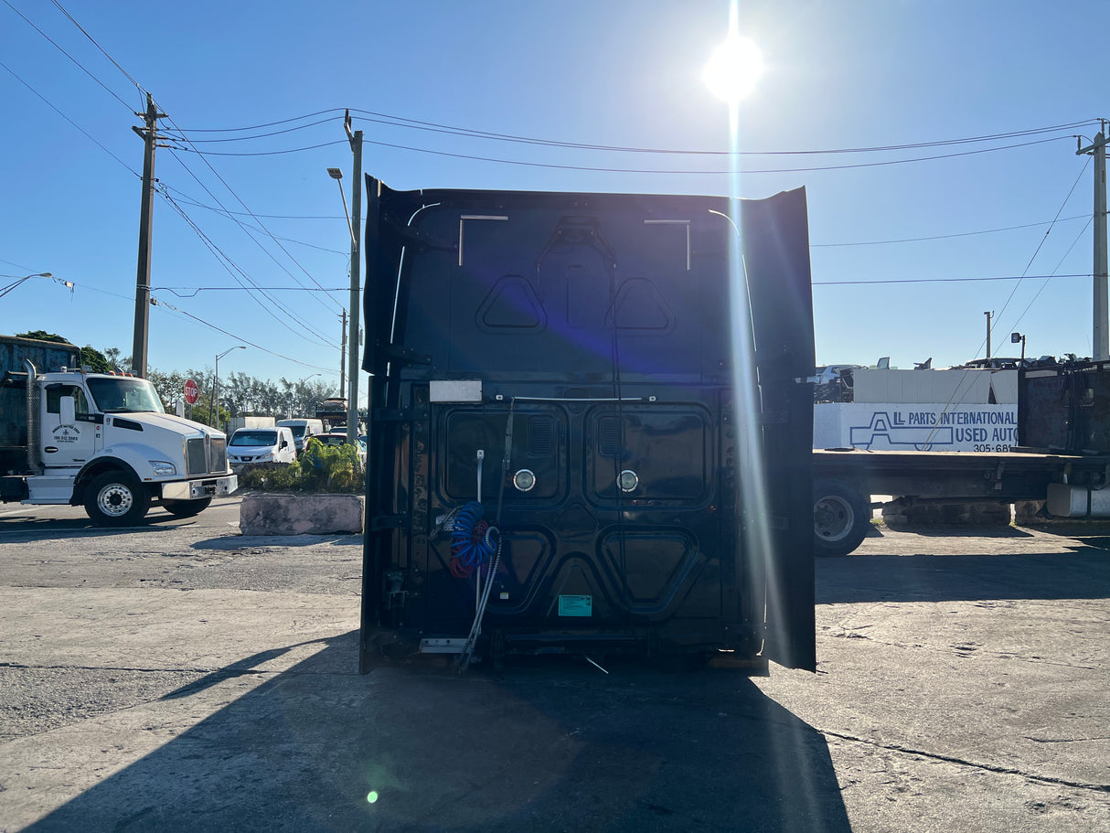 2013 Freightliner Cascadia 125 Conventional Sleeper Cab