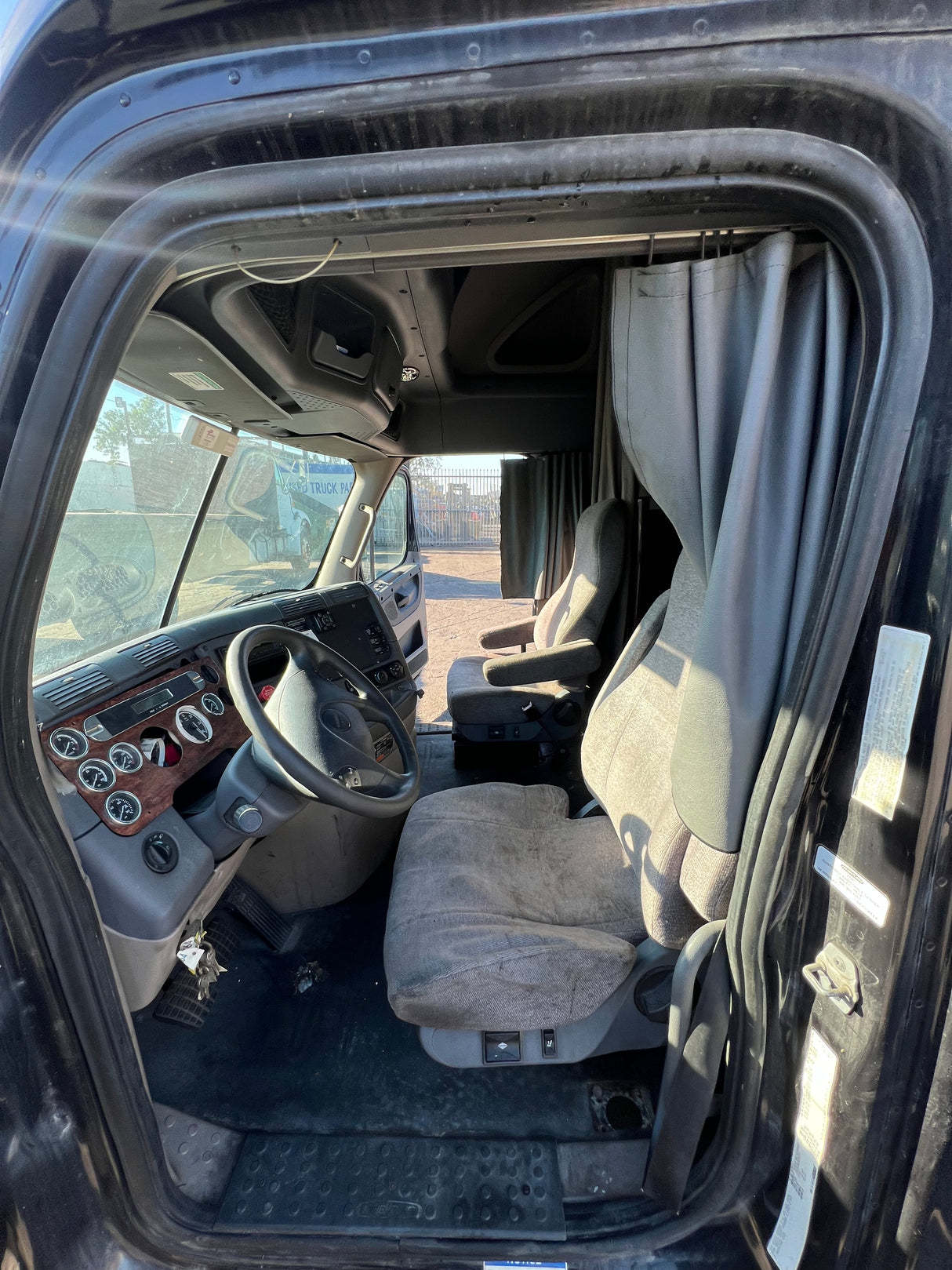 2013 Freightliner Cascadia 125 Conventional Sleeper Cab